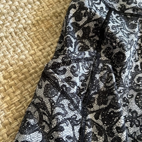 NWOT* Lululemon Outrun Mesh Crop Leggings - Picture 9 of 12